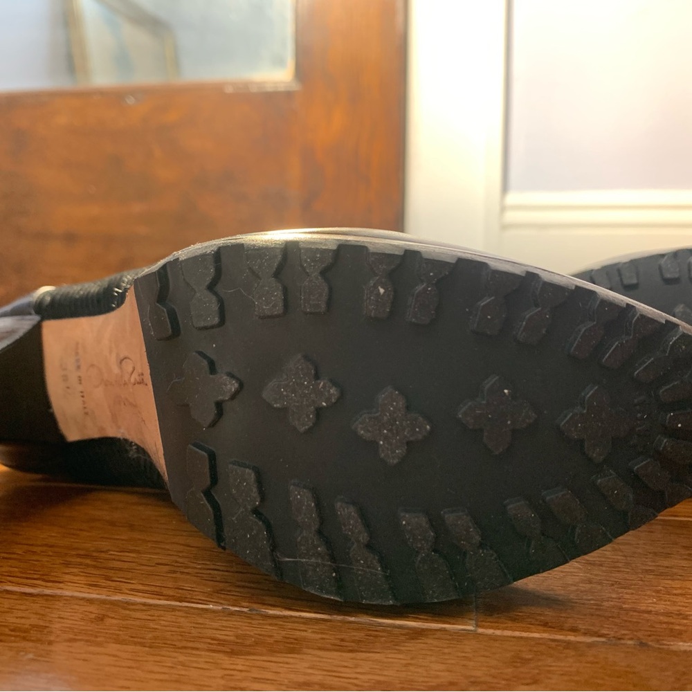 Black Oscar De La Renta Heeled Boots. Very comfortable barely worn. Size 38.5 - Picture 9 of 12